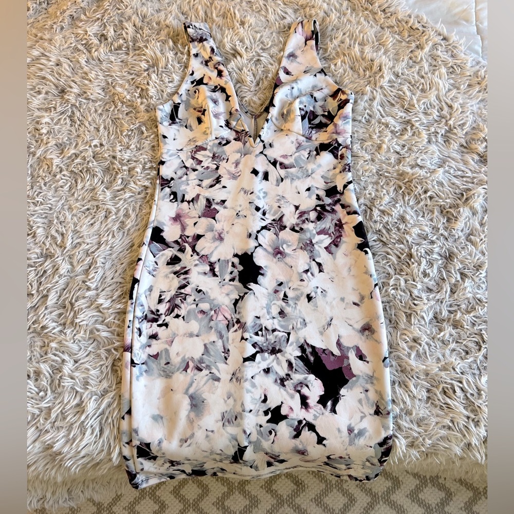 Floral v neck body con dress
